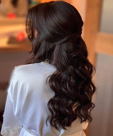 Long wavy bridal hair